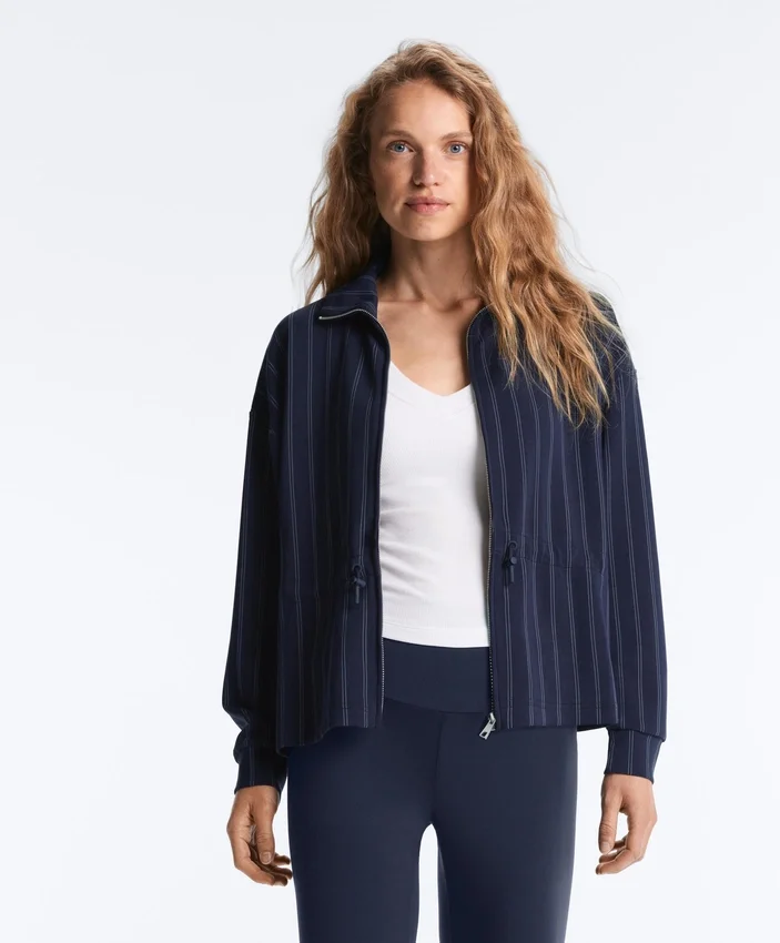 Casaco em modal Soft Touch com cintura ajustável e gola alta Casaco em modal Soft Touch com cintura ajustável e gola alta