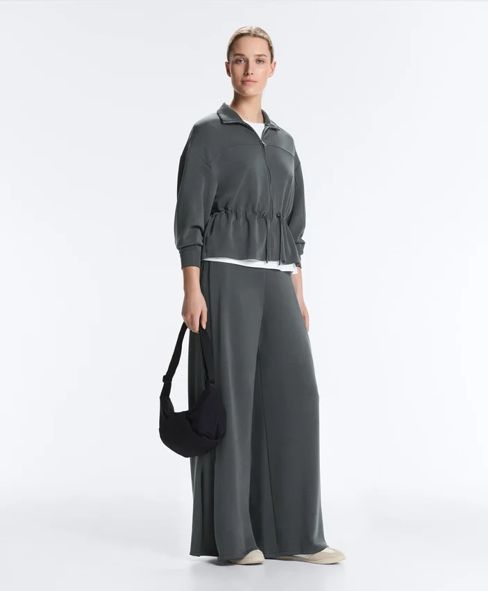 Casaco em modal Soft Touch com cintura ajustável e gola alta Casaco em modal Soft Touch com cintura ajustável e gola alta