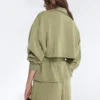Casaco tipo capa de corte largo com riscas finas em modal Soft Touch Casaco tipo capa de corte largo com riscas finas em modal Soft Touch