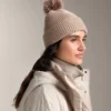 Chapéu de malha com pompom em mistura de lã Chapéu de malha com pompom em mistura de lã