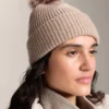 Chapéu de malha com pompom em mistura de lã Chapéu de malha com pompom em mistura de lã