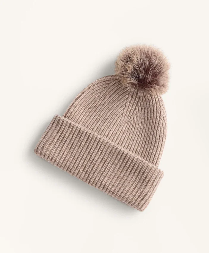 Chapéu de malha com pompom em mistura de lã Chapéu de malha com pompom em mistura de lã