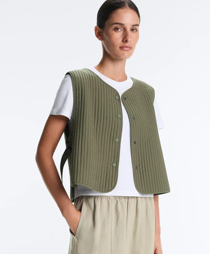 Colete fino acolchoado em nylon Colete fino acolchoado em nylon