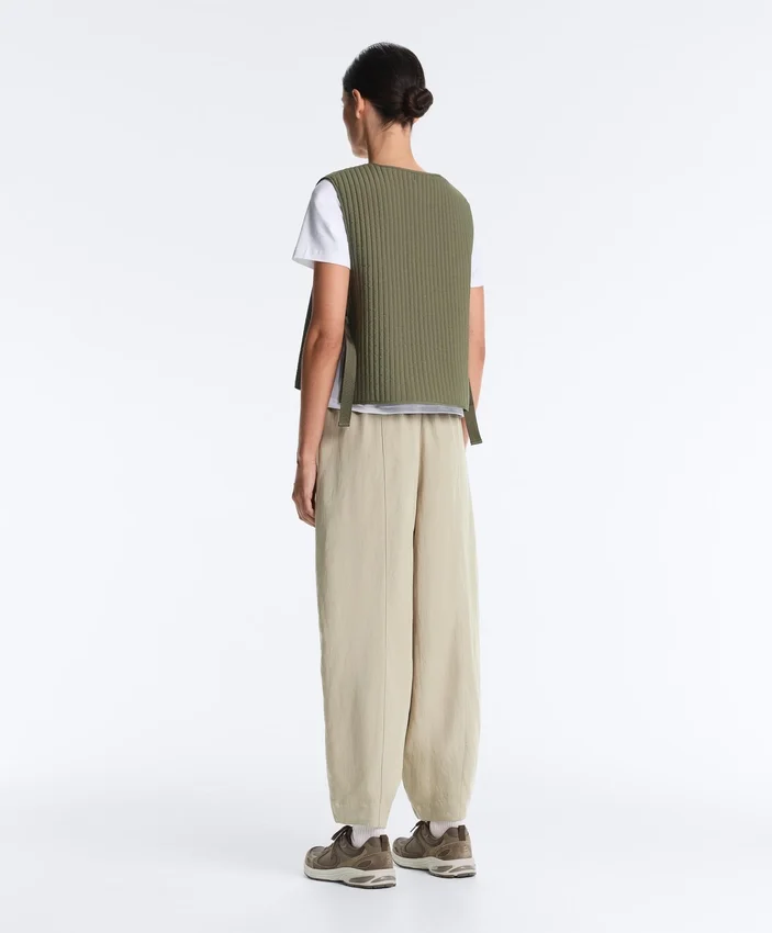 Colete fino acolchoado em nylon Colete fino acolchoado em nylon
