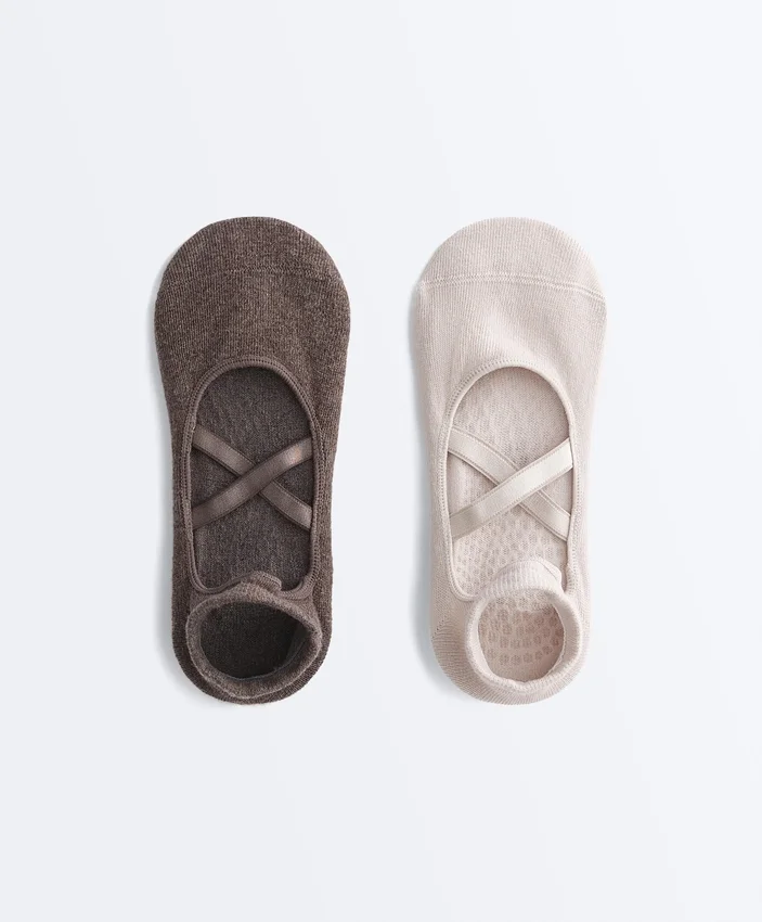 Conjunto de 2 pares de meias de mistura de algodão para ioga e pilates com tiras cruzadas Conjunto de 2 pares de meias de mistura de algodão para ioga e pilates com tiras cruzadas