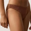 Cueca clássica de biquíni com efeito amarrotado