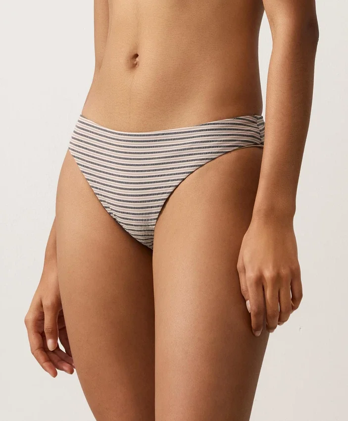 Cueca clássica de biquíni às riscas Cueca clássica de biquíni às riscas