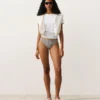 Cueca clássica de biquíni às riscas Cueca clássica de biquíni às riscas