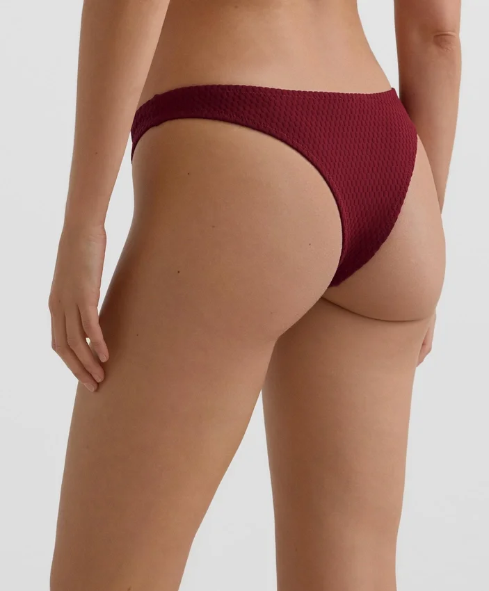 Cueca de biquíni brasileiro com corte em U em jacquard de mini xadrez Cueca de biquíni brasileiro com corte em U em jacquard de mini xadrez