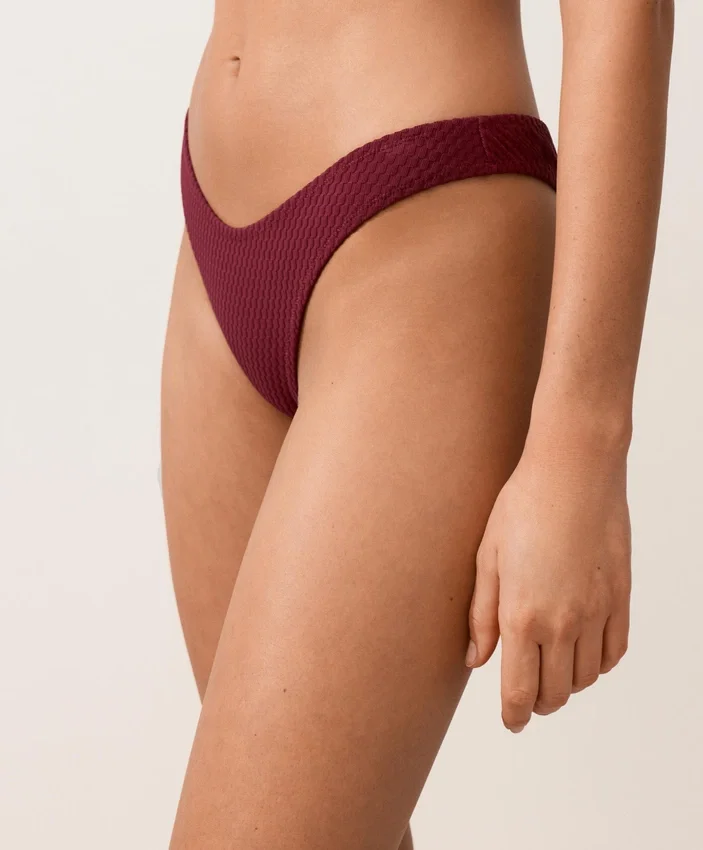 Cueca de biquíni brasileiro com corte em U em jacquard de mini xadrez Cueca de biquíni brasileiro com corte em U em jacquard de mini xadrez