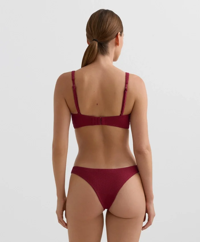 Cueca de biquíni brasileiro com corte em U em jacquard de mini xadrez Cueca de biquíni brasileiro com corte em U em jacquard de mini xadrez
