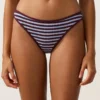 Cueca de biquíni clássica com riscas texturizadas Cueca de biquíni clássica com riscas texturizadas