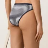 Cueca de biquíni clássica com riscas texturizadas
