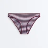 Cueca de biquíni clássica com riscas texturizadas Cueca de biquíni clássica com riscas texturizadas