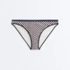Cueca de biquíni clássica com riscas texturizadas