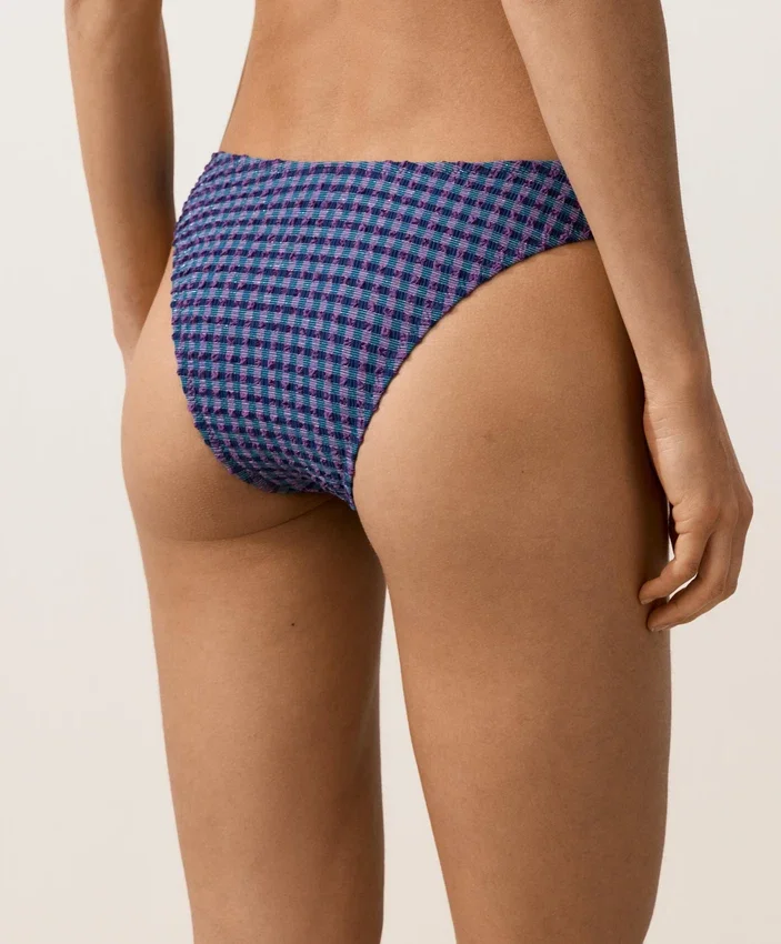 Cueca de biquíni com corte em U e cobertura média em xadrez Cueca de biquíni com corte em U e cobertura média em xadrez