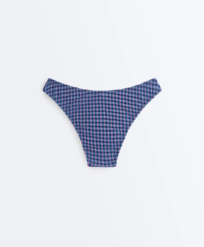 Cueca de biquíni com corte em U e cobertura média em xadrez Cueca de biquíni com corte em U e cobertura média em xadrez