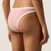 Cueca de biquíni de cobertura média com corte em U e acabamento contrastante Cueca de biquíni de cobertura média com corte em U e acabamento contrastante
