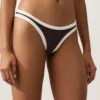 Cueca de biquíni de cobertura média com corte em U e acabamento contrastante
