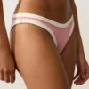Cueca de biquíni de cobertura média com corte em U e acabamento contrastante Cueca de biquíni de cobertura média com corte em U e acabamento contrastante