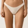 Cueca de biquíni de cobertura média com corte em U e croché com textura bolha