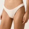Cueca de biquíni de cobertura média com corte em U e croché com textura bolha