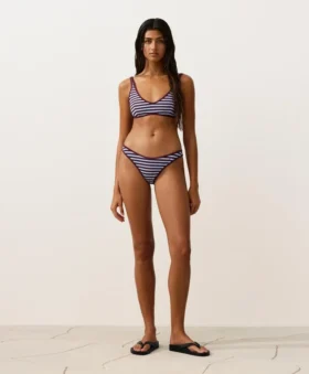 Cueca de biquíni de cobertura média com corte em U e riscas texturadas Cueca de biquíni de cobertura média com corte em U e riscas texturadas