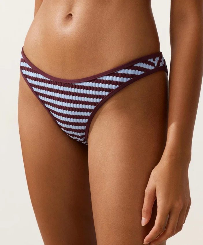 Cueca de biquíni de cobertura média com corte em U e riscas texturadas Cueca de biquíni de cobertura média com corte em U e riscas texturadas