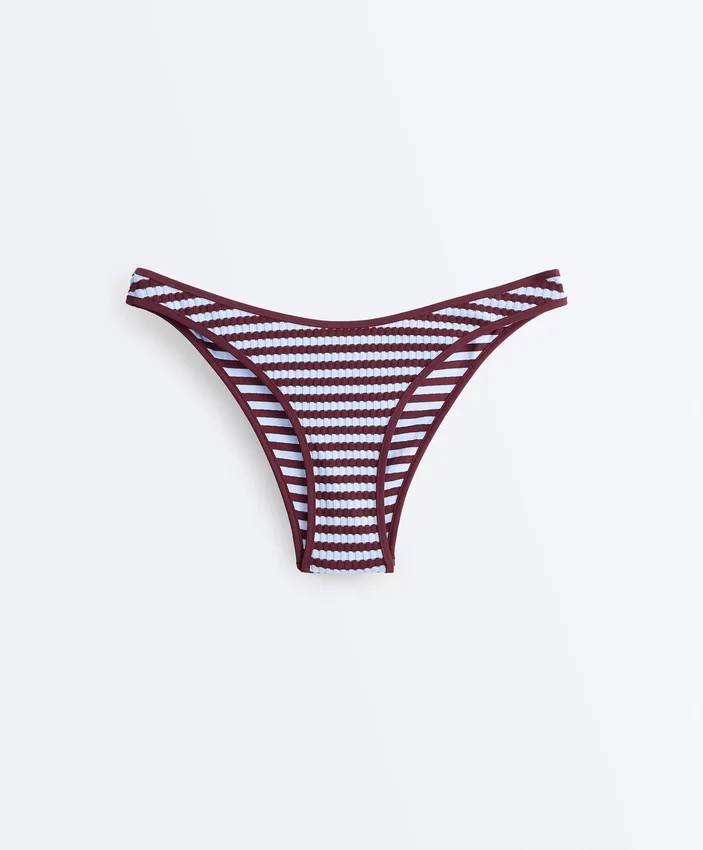 Cueca de biquíni de cobertura média com corte em U e riscas texturadas Cueca de biquíni de cobertura média com corte em U e riscas texturadas