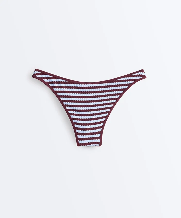 Cueca de biquíni de cobertura média com corte em U e riscas texturadas Cueca de biquíni de cobertura média com corte em U e riscas texturadas