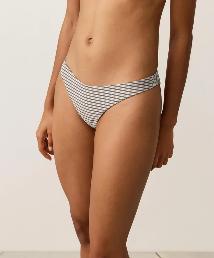 Cueca de biquíni de cobertura média com corte em U às riscas Cueca de biquíni de cobertura média com corte em U às riscas