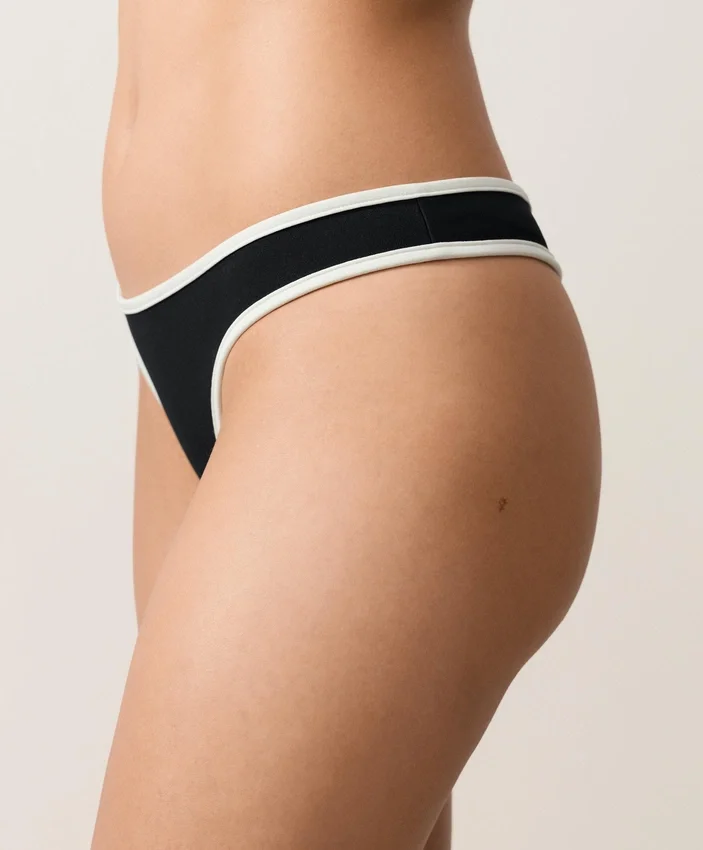 Cueca de fio dental com corte em U e acabamento contrastante Cueca de fio dental com corte em U e acabamento contrastante