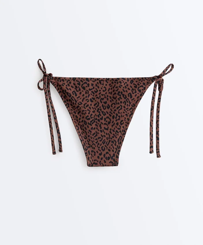 Cuecas de biquíni de cobertura média com laços e estampado de leopardo Cuecas de biquíni de cobertura média com laços e estampado de leopardo