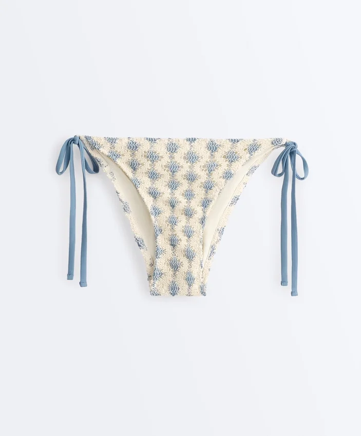 Cuecas de biquíni de cobertura média com laços em croché e padrão de ondas Cuecas de biquíni de cobertura média com laços em croché e padrão de ondas