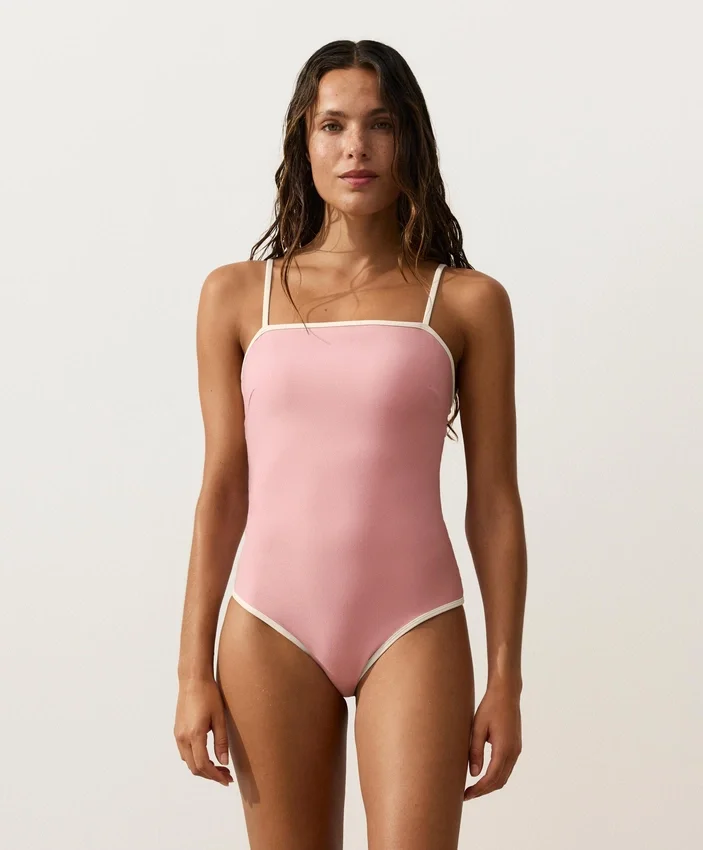 Fato de banho bandeau com acabamentos contrastantes Fato de banho bandeau com acabamentos contrastantes