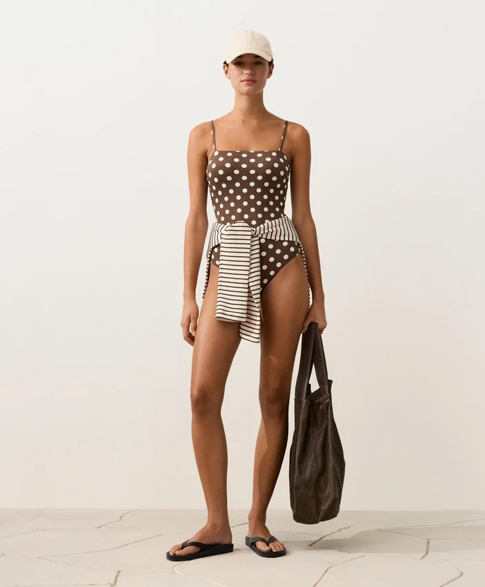 Fato de banho bandeau em piqué com bolinhas Fato de banho bandeau em piqué com bolinhas