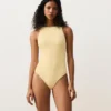 Fato de banho com decote halter em croché com textura bolha Fato de banho com decote halter em croché com textura bolha