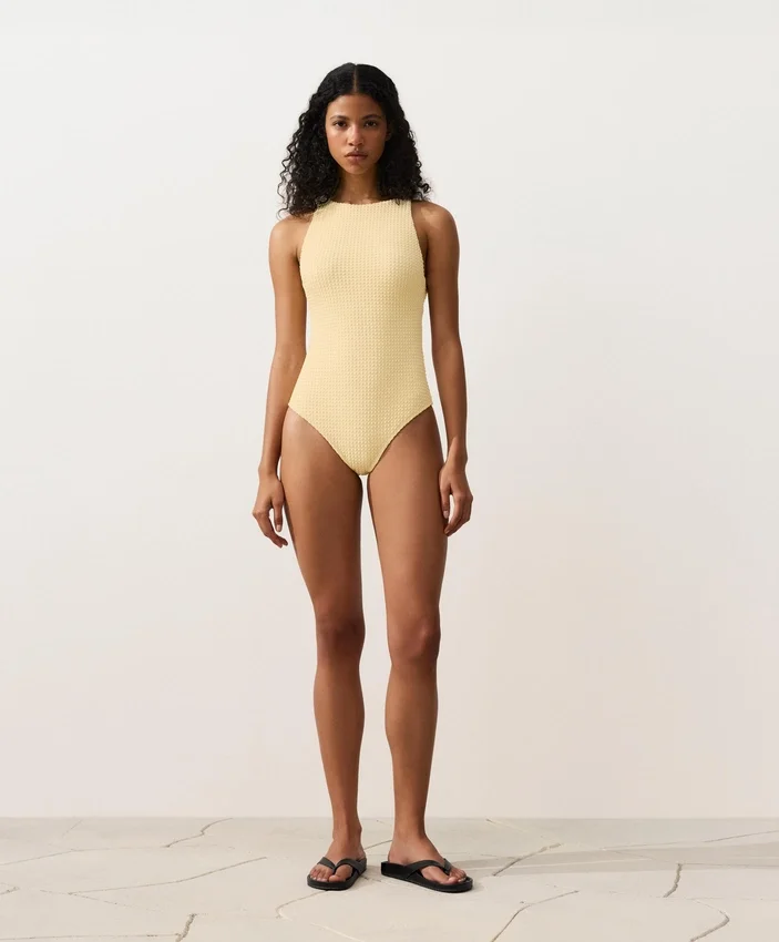 Fato de banho com decote halter em croché com textura bolha Fato de banho com decote halter em croché com textura bolha