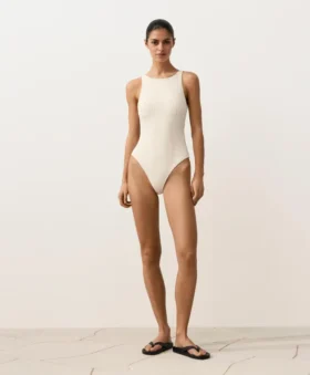 Fato de banho com decote halter em croché com textura bolha Fato de banho com decote halter em croché com textura bolha
