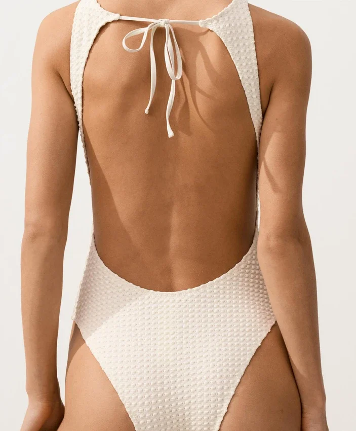 Fato de banho com decote halter em croché com textura bolha Fato de banho com decote halter em croché com textura bolha