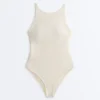 Fato de banho com decote halter em croché com textura bolha Fato de banho com decote halter em croché com textura bolha