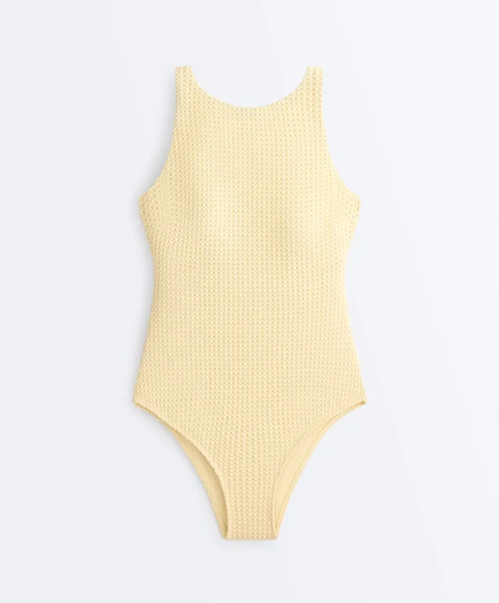 Fato de banho com decote halter em croché com textura bolha Fato de banho com decote halter em croché com textura bolha