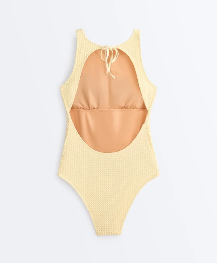 Fato de banho com decote halter em croché com textura bolha Fato de banho com decote halter em croché com textura bolha