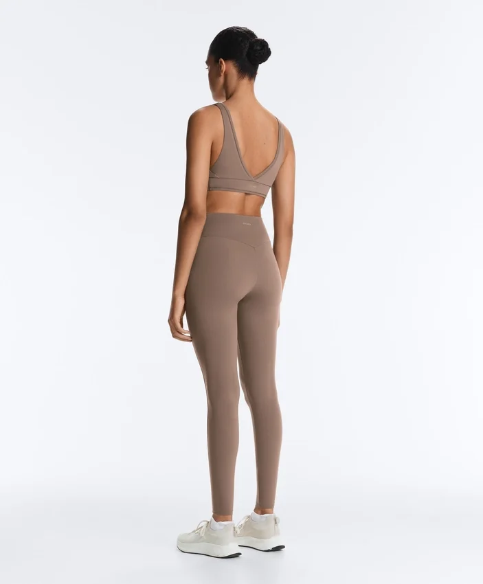 Sutiã desportivo Comfortlux de suporte médio com bainha em ponto de alinhavo Sutiã desportivo Comfortlux de suporte médio com bainha em ponto de alinhavo
