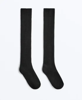 Meias compridas com 18% de caxemira e 13% de lã