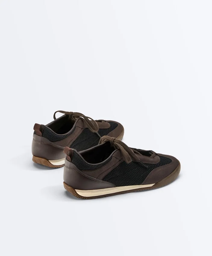 Sapatilhas em malha com materiais mistos Sapatilhas em malha com materiais mistos