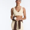 Sutiã desportivo Comfortlux de suporte médio com bainha em ponto de alinhavo Sutiã desportivo Comfortlux de suporte médio com bainha em ponto de alinhavo