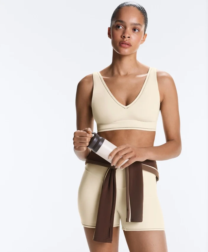 Sutiã desportivo Comfortlux de suporte médio com bainha em ponto de alinhavo Sutiã desportivo Comfortlux de suporte médio com bainha em ponto de alinhavo