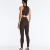 Sutiã desportivo compressivo de suporte médio com padrão ondulado Sutiã desportivo compressivo de suporte médio com padrão ondulado