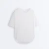 T-shirt de manga curta em mistura de modal com bainha traseira arredondada T-shirt de manga curta em mistura de modal com bainha traseira arredondada